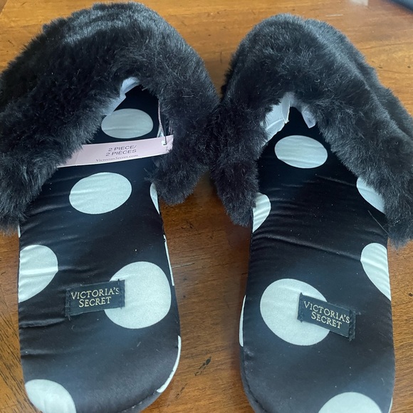 Victoria’s Secret NWT bedroom slippers with satin drawstring bag - Picture 6 of 7